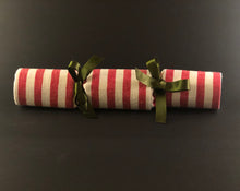 Load image into Gallery viewer, REUSABLE CHRISTMAS CRACKER IN HUMBUG
