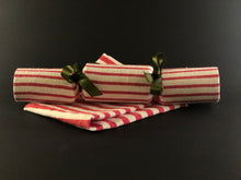 Load image into Gallery viewer, REUSABLE CHRISTMAS CRACKER IN PEPPERMINT ROCK
