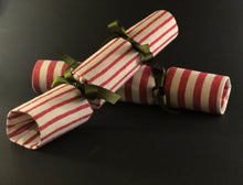 Load image into Gallery viewer, REUSABLE CHRISTMAS CRACKER IN PEPPERMINT ROCK
