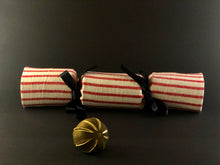 Load image into Gallery viewer, REUSABLE CHRISTMAS CRACKER IN PEPPERMINT ROCK
